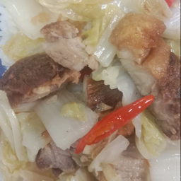 ผักกาดขาวผัดหมูกรอบ
