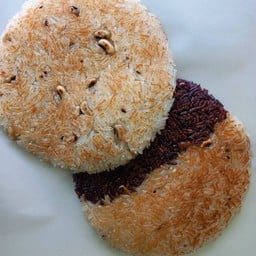 เหนียวสองดังเถ้าแก่น้อย