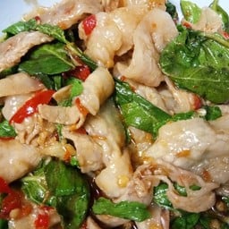 ข้าวกะเพราสามชั้นสไลด์