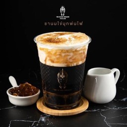 ชานมพรีเมี่ยมพ่นไฟ(ฟรีไข่มุกลาวาและเจลลี่บราวน์ชูการ์)