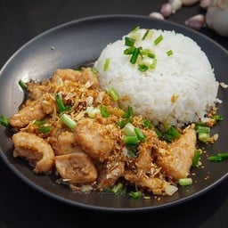 ข้าวไก่คั่วกระเทียม