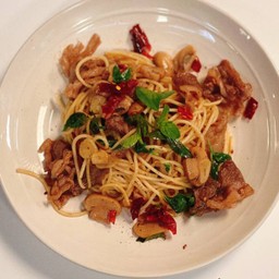 สปาเก็ตตี้ ไส้กรอกพริกแห้ง