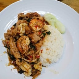 ข้าวกะเพรารวมมิตร