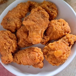 น่องเล็กปีกบนทอดสไปซี่