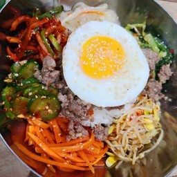 ข้าวยำเกาหลี (비빔밥)