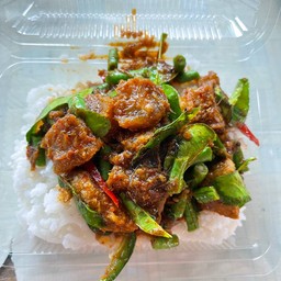 พริกแกงหมูกรอบ