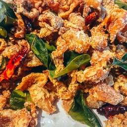 หนังไก่ทอด