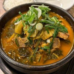 ซุปมันฝรั่งซี่โครงหมูรสเผ็ด (감지탕)