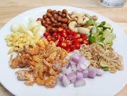 ไก่สามอย่าง