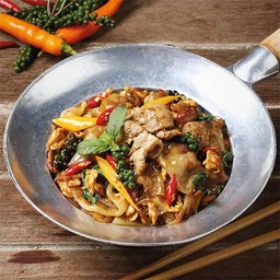 เส้นใหญ่ผัดขี้เมาหมู