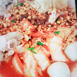 ก๋วยเตี๋ยวต้มยำเกี๊ยวน้ำ