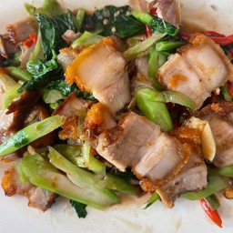 ข้าวคะน้าหมูกรอบ