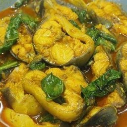 ผัดพริกแกงปลาดุก_ใบยี่หร่า