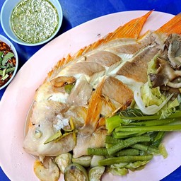 ปลาทับทิมนึ่งจิ้มผัก