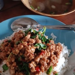 กะเพรายี่ ข้าว/น้ำ/ลูกชิ้นทอด มีครบที่นี่