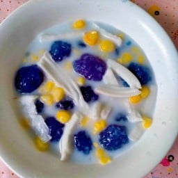 ร้านขนมไทยโฮมเมดตัวป.  ข้าวเหนียวดำเปียกทรงเครื่อง,ข้าวเหนียวมะม่วง, นมสดสตอเบอรรี่,