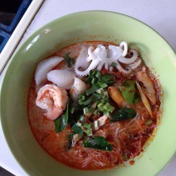 เส้นเล็กต้มยำทะเล