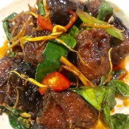 ปลาดุกผัดพริกแกง (กับข้าว)