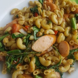 มักกะโรนีผัดขี้เมาไส้กรอก