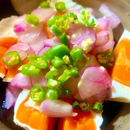 ยำไข่เค็ม (ไข่เค็ม 1 ฟอง)