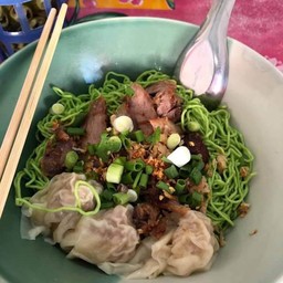 บะหมี่หยกเกี๊ยวหมูย่างเตาถ่าน (พิเศษ)