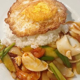 ข้าวราดผัดเปรี้ยวหวาน