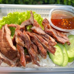 ข้าวสันคอหมูน้ำจิ้มแจ่ว