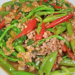ผักบุ้งหมูสับราดข้าว