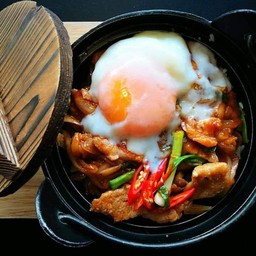 ข้าวหมูผัดซอสแม็กซิกันไข่ออนเซ็น