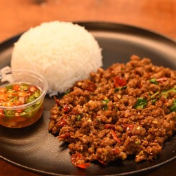 ข้าวกะเพราเนื้อโคขุนโพนยางคำสับ(จากกลุ่มเกษตรกรจังหวัดสกลนคร  ขายดีที่สุด