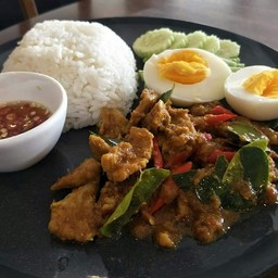 ข้าวคั่วกลิ้งหมูไข่ต้ม