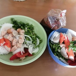 เล็กยิ้ม
