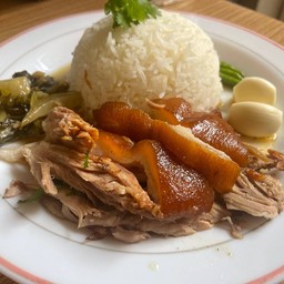 ข้าวขาหมูวริษฐา&ก๋วยเตี่ยวเนื้อรสเด็ด