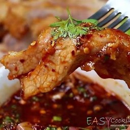 ข้าวสันคอหมูยำแซ่บบ