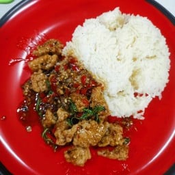 ข้าวกะเพราหมูเด้ง