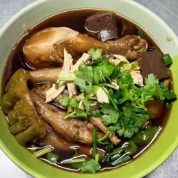 หมูกรอบหมูแดงนายอ้วน