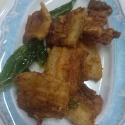 ร้านรุ่งโภชนา หนามแดง