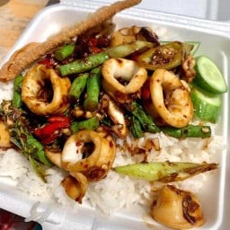 ข้าวผัดกะเพรา เนื้อทอดหมูทอด ร้านรถมือสอง K กี้