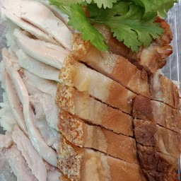 ข้าวมันไก่ต้ม + หมูกรอบ