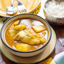 [อร่อยซ่ากับโค้ก] แกงส้มปรากระพงสับปะรด+ข้าวสวย +  โค้ก ออริจินัล (กระป๋อง) 