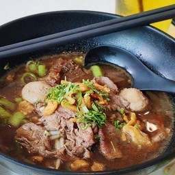 ก๋วยเตี๋ยวเนื้อรวมพรีเมี่ยม