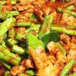 ผัดพริกแกงไก่_ถั่วฝักยาว