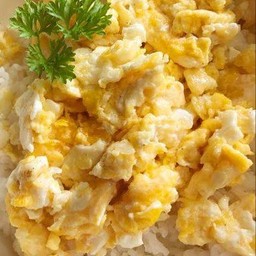 ไข่ขยี้ราดข้าว