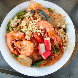 ยำมาม่าทะเล(พิเศษไก่สับ)