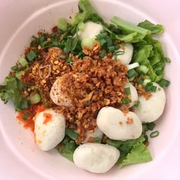 ยำลูกชิ้นหมู