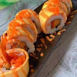 Salmon Spicy Ebi fry Cheese Roll  (8คำ)