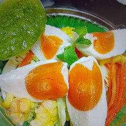 ยำไข่เค็มชีฟู้ด