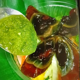 ยำไ่ข่เยี่ยวม้าซีฟู้ด