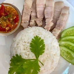 ข้าว หมูสามชั้นต้มน้ำปลา