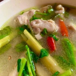 ต้มยำไก่ (ไม่เห็ดนะ)